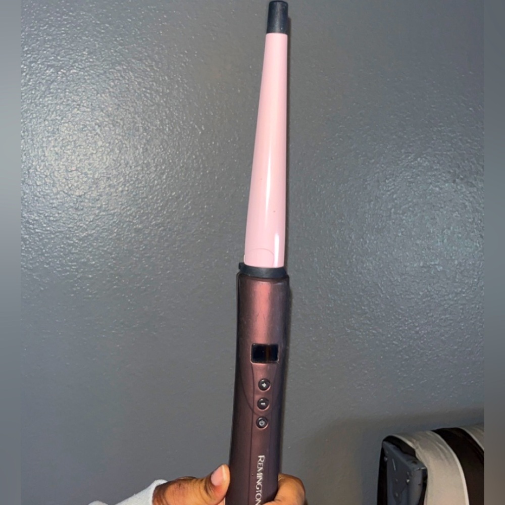 selling a curling wand , haven’t used it in a year , heats up to  410